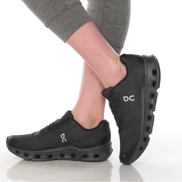 On Blck Running shoes CLOUDGO - Picture 1 of 12